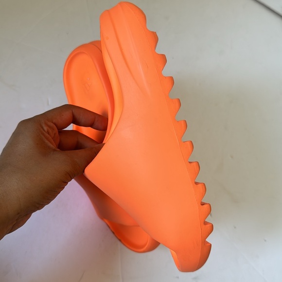 Yeezy slides main image 4